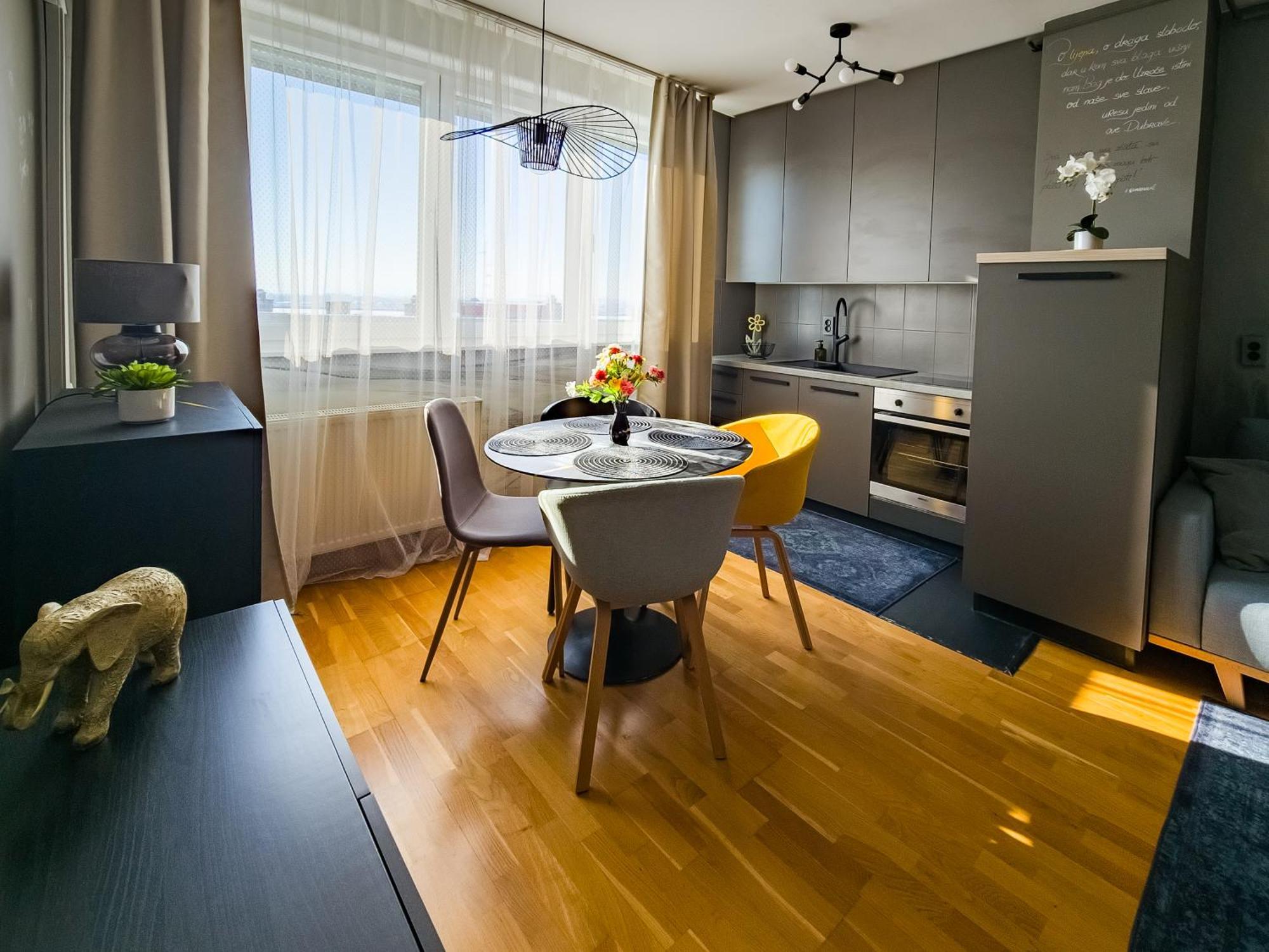 Flexible Selfcheckins 65 / Arena / New * Zagreb